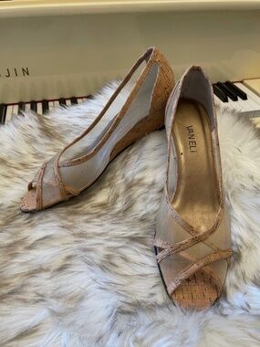 Vaneli Cork Open-Toe Wedges – Size 8.5S 🤎